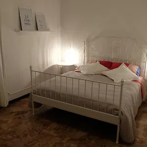 Homestay Spaziosa Matrimoniale Nel Centro Di, Modena